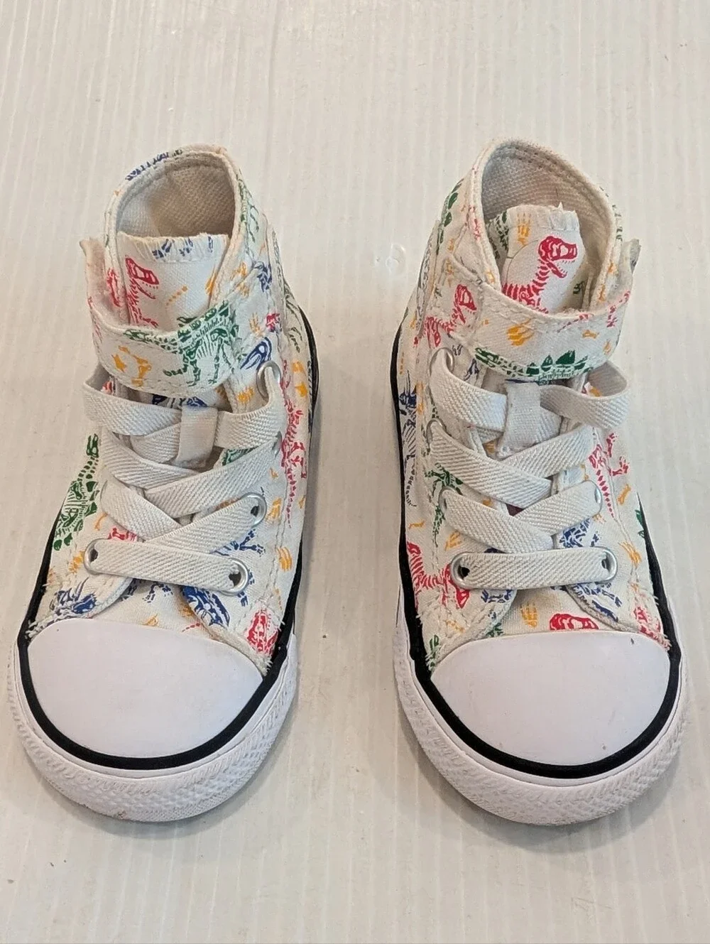 CONVERSE Toddler High Top Sneakers in White with Dinosaur Print Size 6